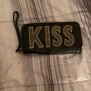 Kiss wallet that u can wear on wrist.